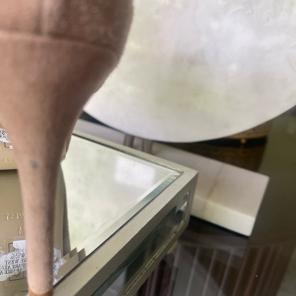 Nine West 8.5 women’s shoes .. Heels are 3.5 inches - Picture 4 of 4
